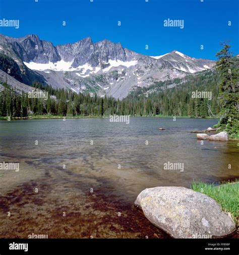 Twin Lakes in the Crazy Mountains - MontanaHikes.com