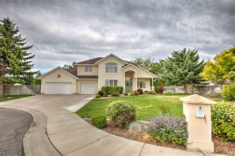 Twin falls real estate. 764 Suncrest Dr, Twin Falls, ID 83301 is for sale. View 20 photos of this 4 bed, 5 bath, 2146 sqft. single family home with a list price of $515000. 
