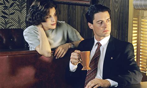 Twin peaks tv show. In the 1990s, residents of quaint northwestern town Twin Peaks were stunned by the murder of homecoming queen Laura Palmer. Now 25 years later, Special Agent Dale Cooper, who investigated the ... 