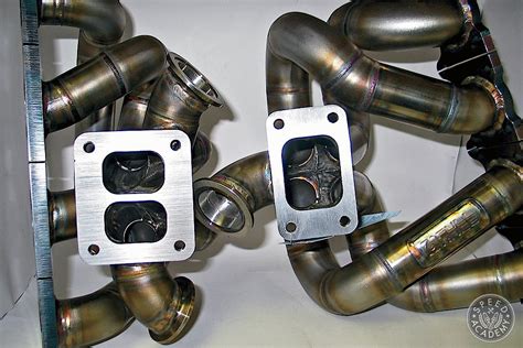 Twin turbo twin scroll. Dec 16, 2015 ... The ground-breaker here is both designs being used together. Twin scroll goes a long way to spooling faster, preventing exhaust gas reversion, ... 