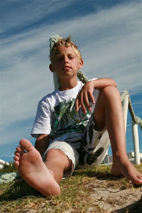 The record for the largest feet on a teenager (male) has been broken by German <b>teen</b> Lars Motza, who was 16 years and 59 days old at the time of measurement on 19 November 2018. . Twinkfeet