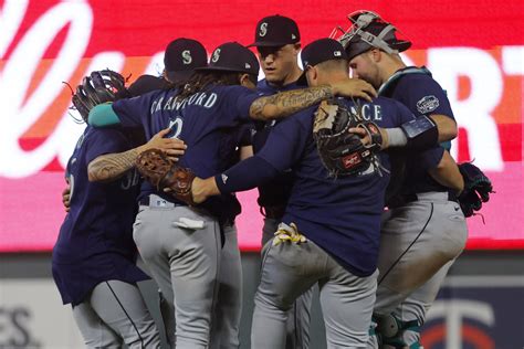 Twins’ bullpen implodes late in game for 9-7 loss to Mariners