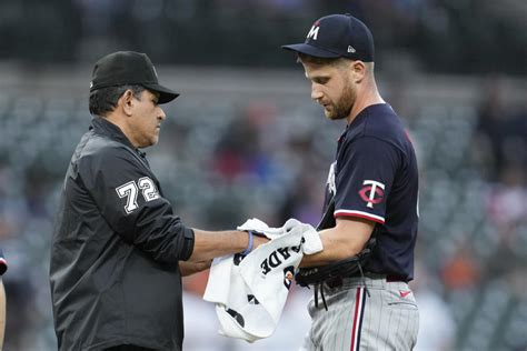 Twins’ bullpen takes another hit with Stewart placed on injured list with sore elbow