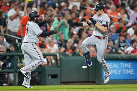 Twins break out the bats in 8-1 win over Orioles