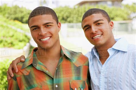 Twins latinos
