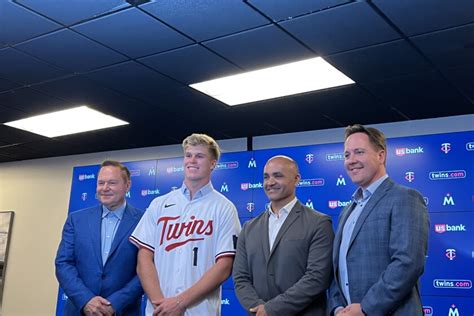 Twins officially sign first-rounder Walker Jenkins to deal