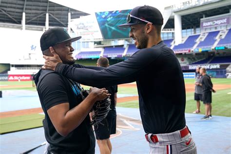 Twins reunite with Luis Arraez in Miami