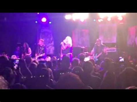 Twisted Sister plays Motorhead's Born to Raise Hell Cathouse ...