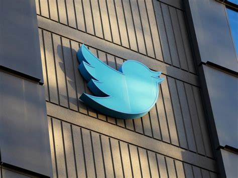 Twitter accuses Microsoft of refusing to pay for tweets and abusing its data access