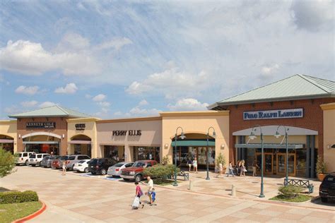 Outlet malls give you a wide selection and great bargains. They are a fun and different experience from shopping in department stores for your normal needs. Home / North America / ...