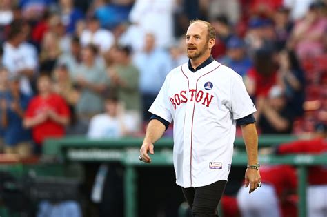 Two former Red Sox players to run Boston Marathon on 10-year