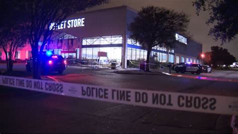 Two injured after vehicle crashes into a Goodwill in southeast Austin