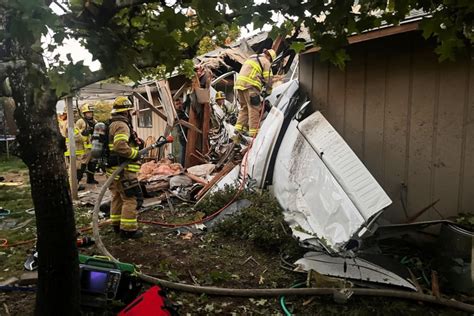 Two people killed after plane crashes into Oregon home