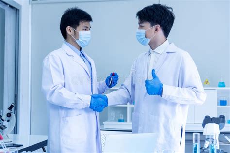 Two straight men experiment