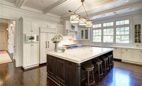 Two-tone kitchens: 8 ideas for cabinets and islands in …