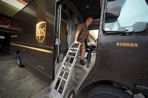 Tyler Cowen: How prosperous is America? Ask UPS drivers