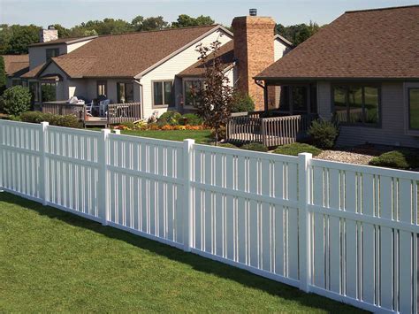 Types of fencing for yards. Wooden fences come in many types and styles, and that versatility, along with the fairly low cost makes it a common choice for fencing. Within a wet climate, ... 