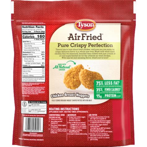 Tyson air fried chicken nuggets. Preheat oven to 400 degrees F. 2. Spray baking pan with vegetable oil. 3. Place frozen chicken nuggets on baking pan. 4. Heat 11 to 13 minutes, turning nuggets over halfway through heating time. Microwave: 1. Arrange frozen chicken nuggets on a paper towel on a microwave-safe plate. 2. 