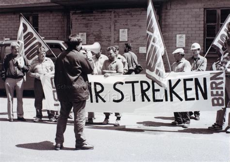 Über die streiks in der chemischen industrie im juni/juli 1971 in einigen zentren der tarifbewegung in hessen undrheinland. - Origami a complete step by step guide.
