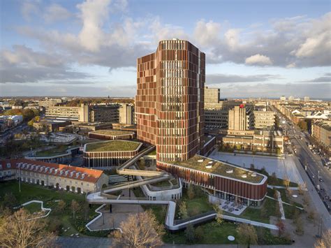 The University of Copenhagen is part of an EU university alliance called 4EU+. This means that students from Charles University, Heidelberg University, Sorbonne University, University of Geneva, University of Milan, and University of Warsaw can apply to study at the University of Copenhagen for up to two semesters as 4EU+ students. 