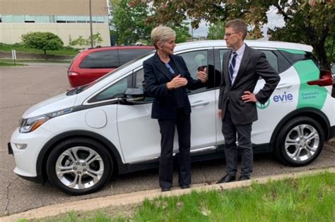 U.S. Energy Secretary announces $1.67 million for 10 electric vehicle carsharing hubs for St. Paul’s East Side