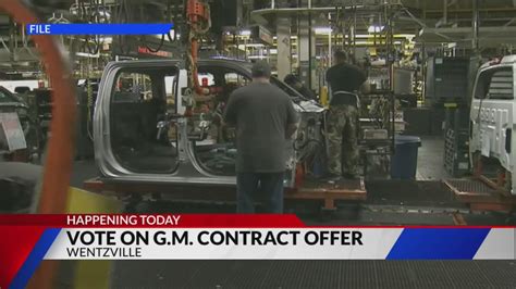 UAW members voting on GM contract offer today