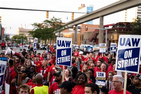 UAW readies for strike at auto makers