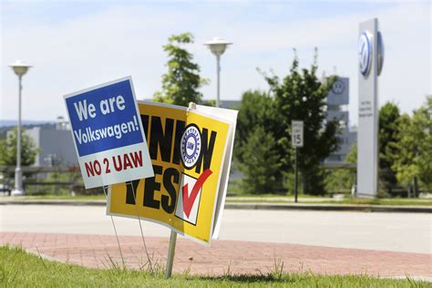 UAW says over 1,000 workers at VW plant in Tennessee have signed cards seeking union representation