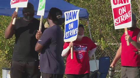 UAW strike heads into third week