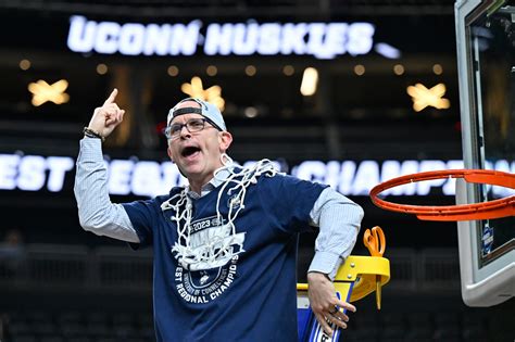 UConn’s Dan Hurley cashes in on national title with a new 6-year, $31.5M contract