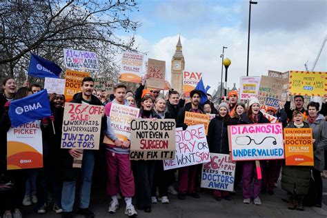 UK: Tens of thousands of doctors kick off 3-day strike
