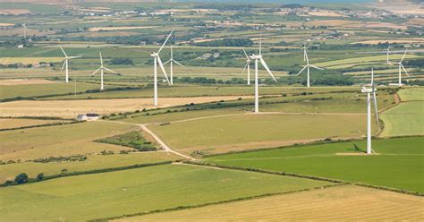 UK government lifts de facto ban on onshore wind farms
