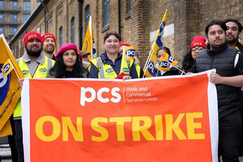 UK passport office workers kick off 5-week strike