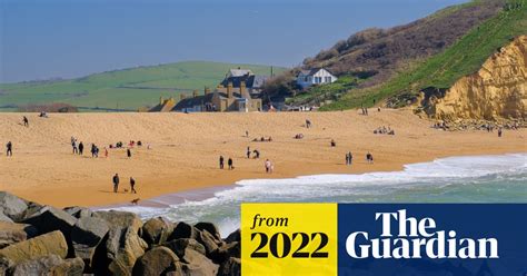 UK records warmest day of year as mercury hits 20C in Scotland