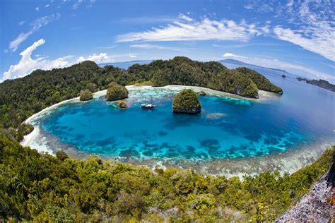 Underwater beauty key to sustainable tourism in Indonesia - balustradellc