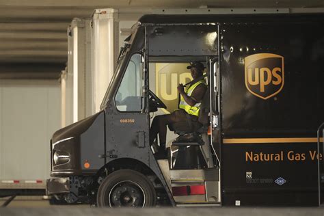 UPS reaches tentative contract with unionized workers, may dodge strike