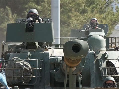 US, S. Korea hold drills as North launches missiles from sub