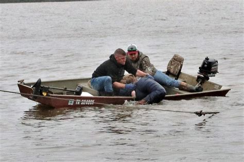 US: Missing woman discovered alive in car submerged in Texas …