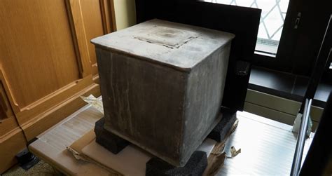 US Military Academy opens nearly 200-year-old time capsule