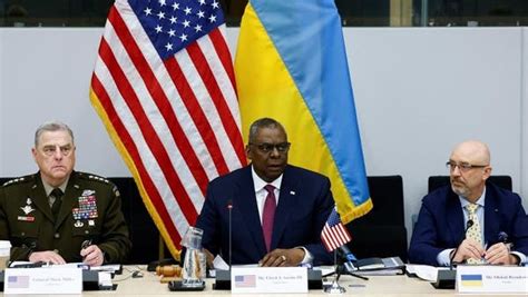 US defense chief passes the baton at a pivotal moment for Ukraine