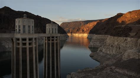 US floats options to reduce water pulled from Colorado River