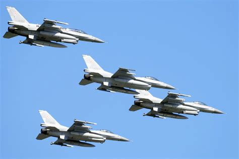 US gives final approval allowing F-16 training for Ukraine to begin