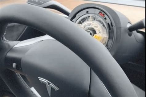 US investigates Tesla for steering wheels that can fall off