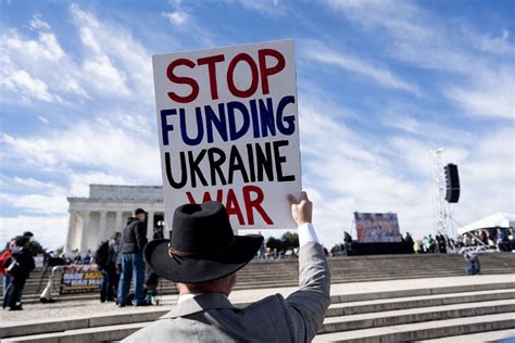 US lawmakers thwart hard-right push to gut Ukraine funding