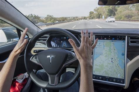 US probes Tesla Autopilot, steering wheels that can come off