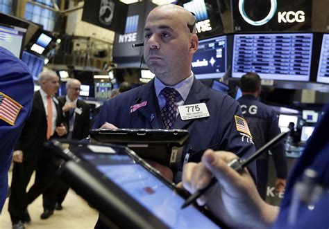 US stocks open modestly higher as worries linger on rates