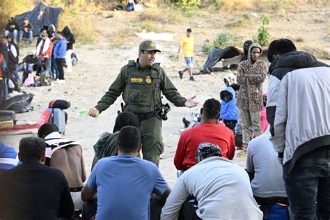 US to limit asylum at Mexico border, open 100 migration hubs as COVID-19 restrictions end