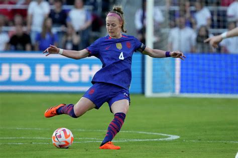 USA women's soccer beats Ireland 1-0 at Citypark