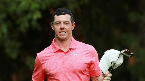 USPGA leader Rory McIlroy happily posed for photo with young …