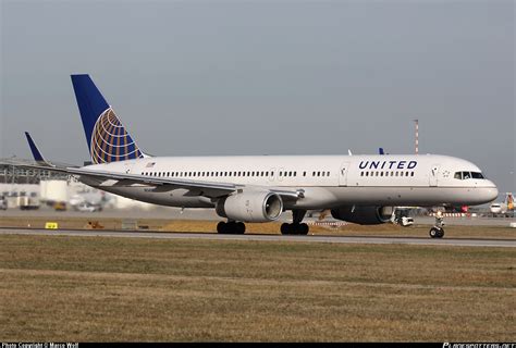 UA 5211 New York to Houston Flight Status Unit